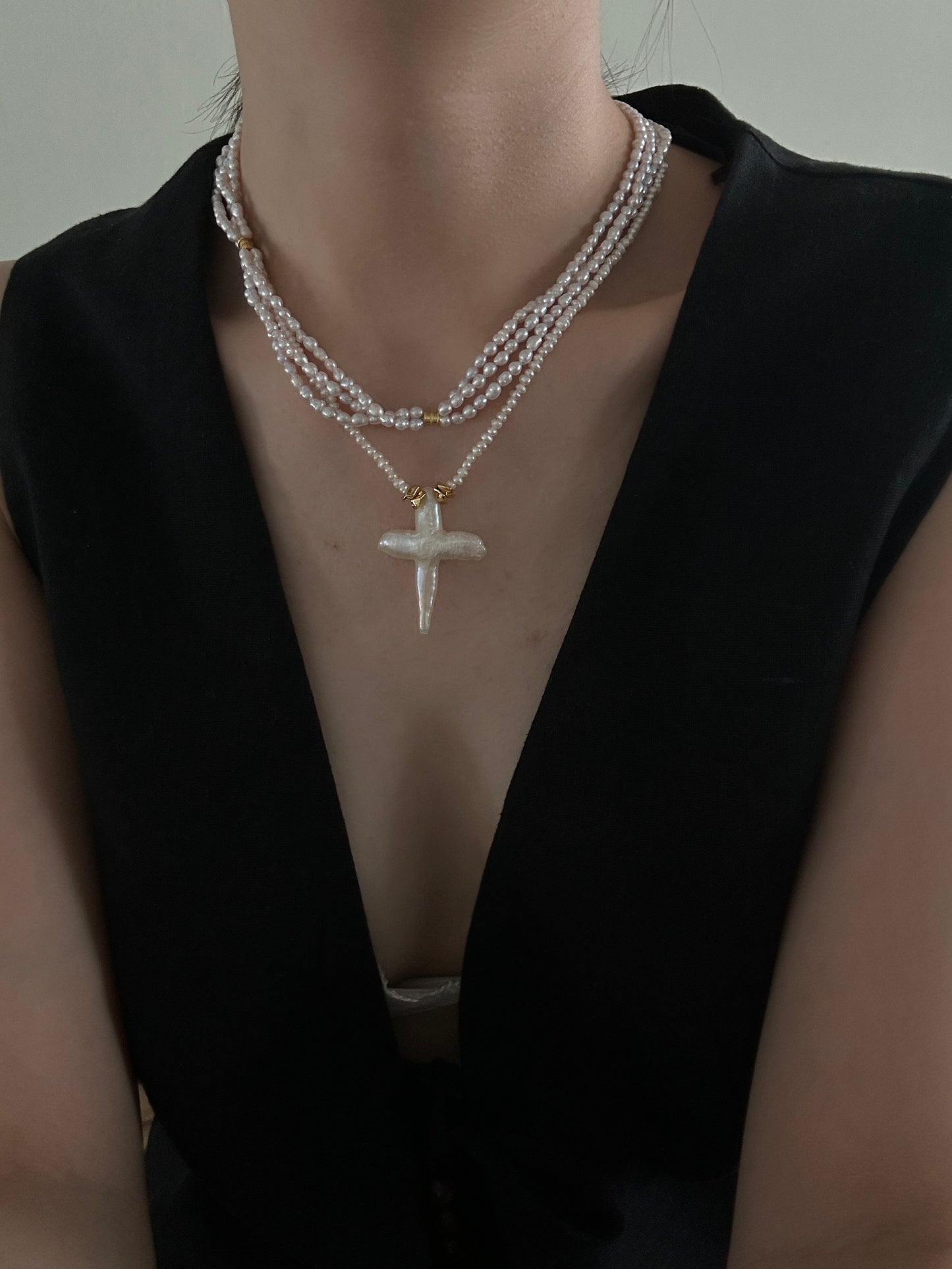 cross baroque necklace