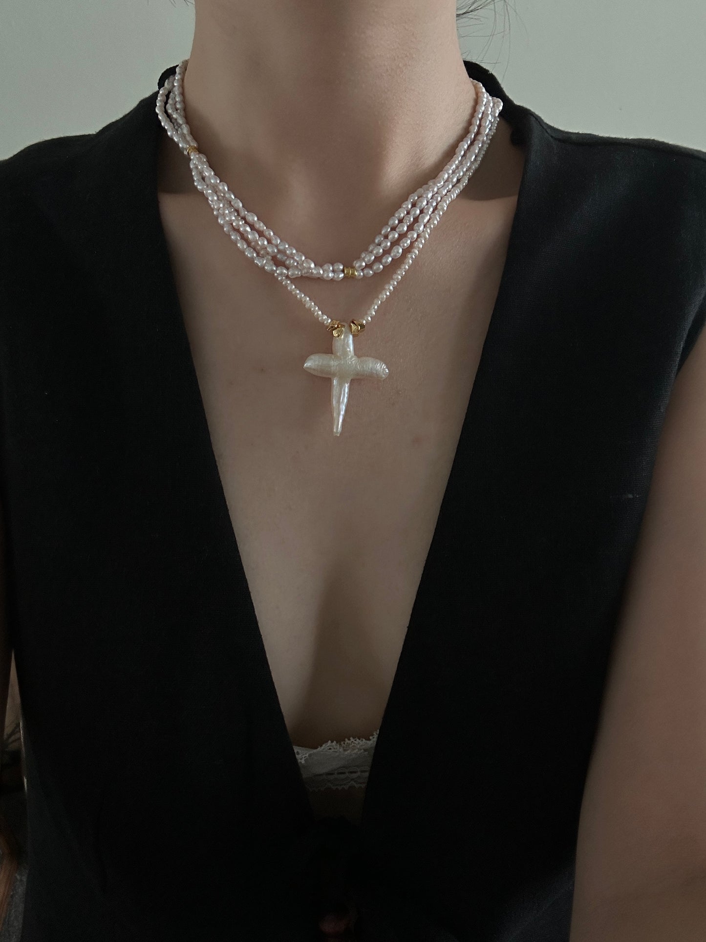 cross baroque necklace