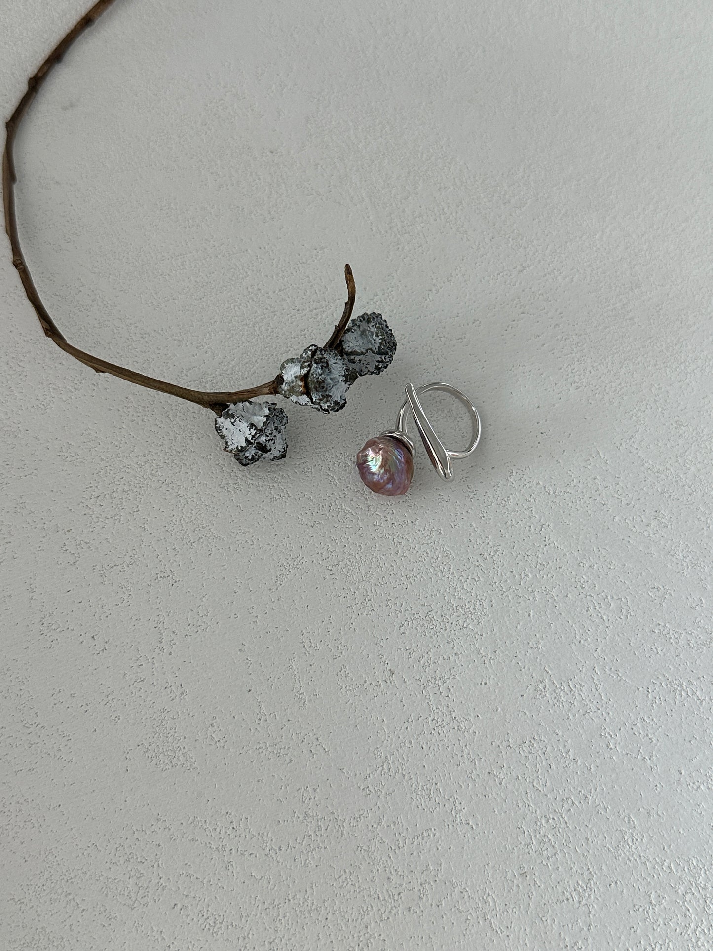 Anello intrecciato con perle Edison