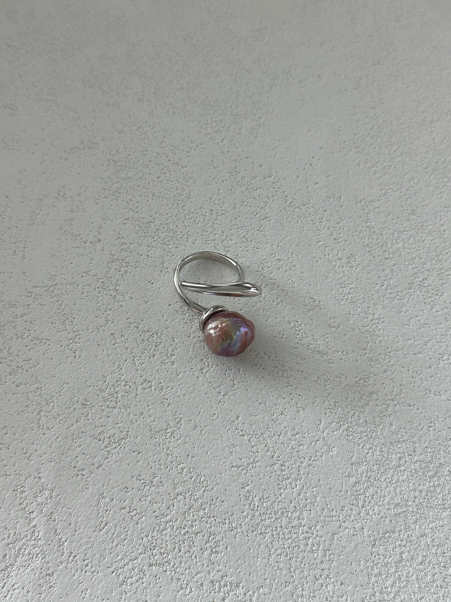 Anello intrecciato con perle Edison