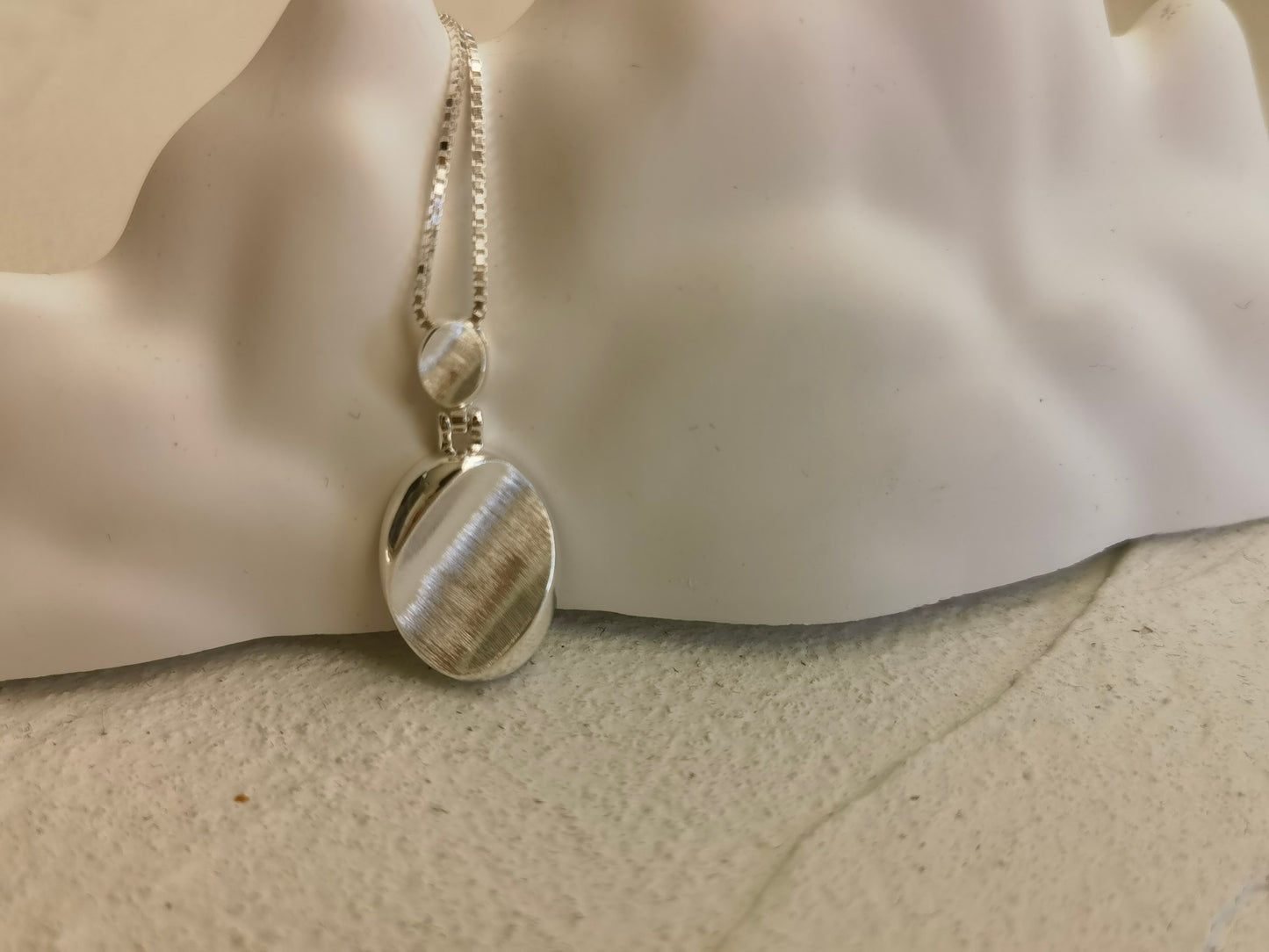 concave necklace