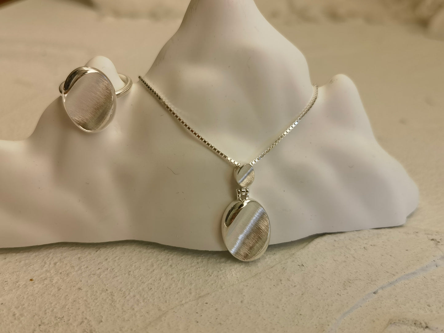 concave necklace