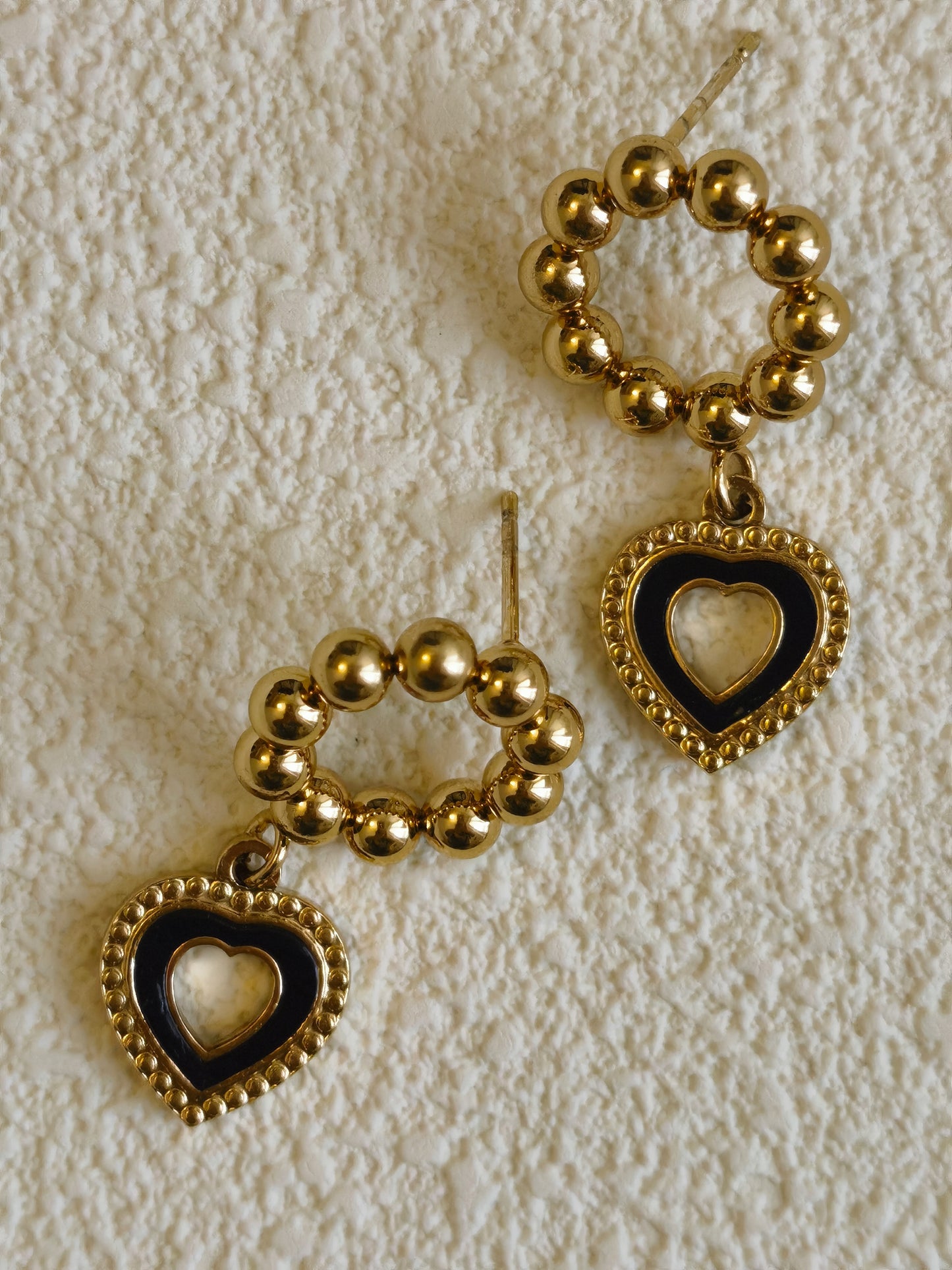 black acrylic heart-shaped pendant earrings